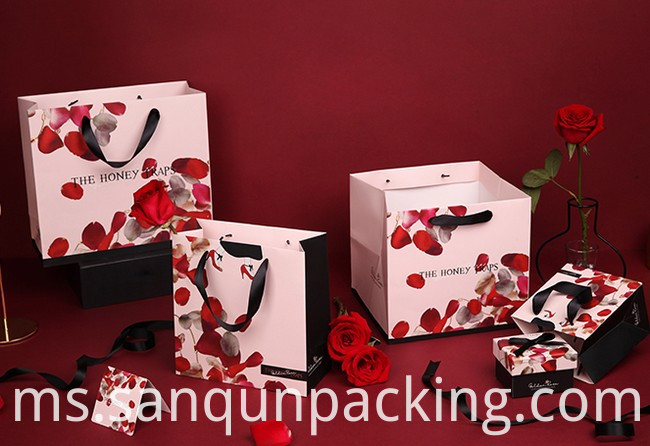 Beg Kertas dalam Saiz yang berbeza Paper Bag In Different Size